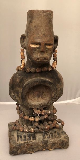 null 233 GUINEE-CONAKRY, Afrique de l’Ouest Statuette féminine, sculpture en bois...