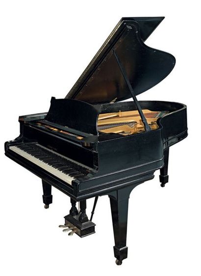 null Piano 1/2 queue STEINWAY modèle A n°65.419 (1889).
Meuble vernis noir d'origine...