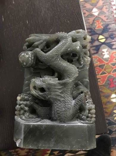 null Paire de serre-livres à décor de dragons en serpentine

Travail Extrême-Orient

18x11...