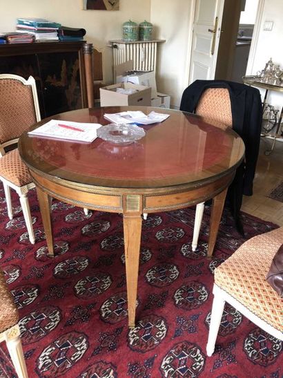 null Table de salle à manger en acajou, pieds gainés (2 allonges) Style Louis XV...