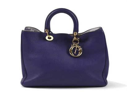 null CHRISTIAN DIOR : Diorissomo Bag grand modèle en cuir grainé violet intérieur...