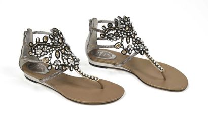 null René CAOVILLA : sandales en cuir marron à décor de perles et de strass. T. 37.5...