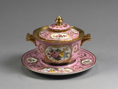 null Sèvres Confiturier en porcelaine polychrome à fond rose Fin XIXème siècle