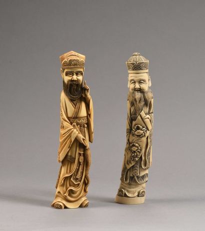null Deux ivoires « sages » Travail Extrême Orient. Vers 1900 Haut. : 30cm