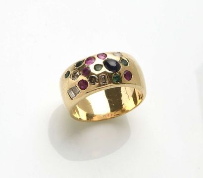 null Bague jonc en or jaune 18K (750‰), sertie de saphirs, rubis, émeraudes et diamants...