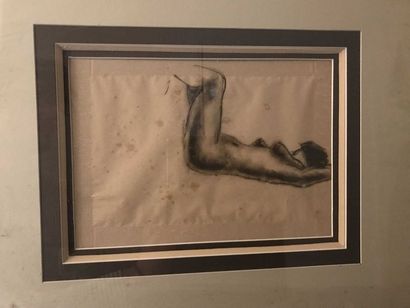 null Léon Ernest DRIVIER Etude d’une femme nue allongée Fusain sur papier 18 x 26...