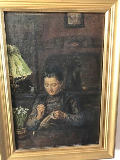 null Lauritz HOWE (1869-1945) Femme cousant Huile sur toile, non signé 38x26cm