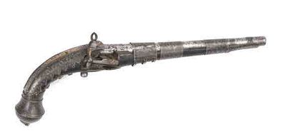 null Pistolet caucasien à silex.
Travail de Koubatchi, vers 1850-1870.
Monture recouverte...