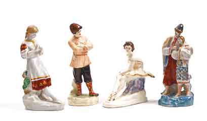 null Ensemble de 4 figurines soviétiques en porcelaine.
URSS, 1960-1970.

????????...