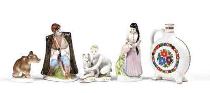 null Ensemble de 5 figurines soviétiques en porcelaine.
URSS, Doulevo et alii, 1960-1970.

????????...