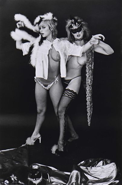 null 101 Irina IONESCO (Né en 1930) Deux femmes nues dansant avec un chat Tirage...