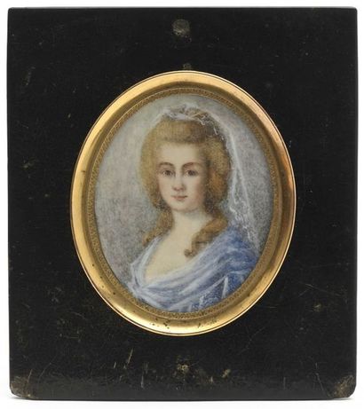 null 157 Miniature ovale sur ivoire représentant une jeune femme à la robe bleue...