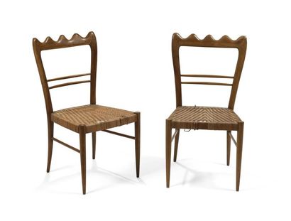 null 197 Paolo BUFFA (1903-1970) Sedie Paire de chaises en chêne peint et corde tressée...