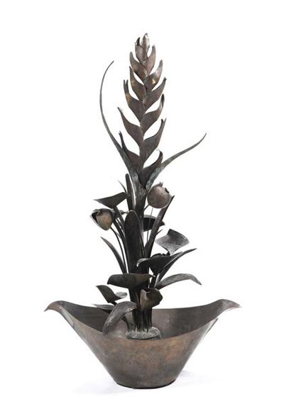 null 217 Fontaine en laiton en forme de pot fleuri. Hauteur : 108 cm - Largeur :...