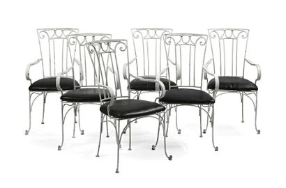 null 268 Six fauteuils en fer forgé blanc à dossier ajouré à barreaux en enroulements....