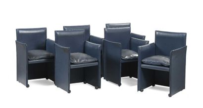 null 273 Mario BELLINI pour CASSINA Six fauteuils break cuir bleu (usures d’usage)....