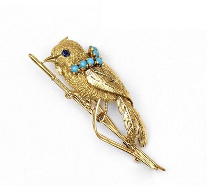 null Broche en or jaune 18K (750‰), représentant un oiseau sur une branche, paré...