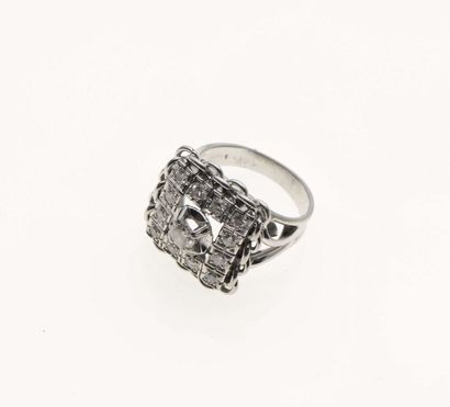 null Bague en or gris 18K (750‰) et platine (900‰), sertie d'un diamant de taille...
