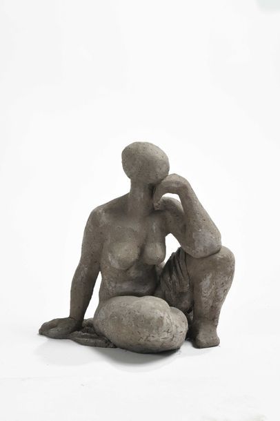 null 270 Sculpture en terre cuite représentant une femme nue assise (accidents)....