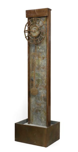 null 234 Howard MILLER (XXe siècle) Fontaine horloge en cuivre et acier patiné, ardoise....