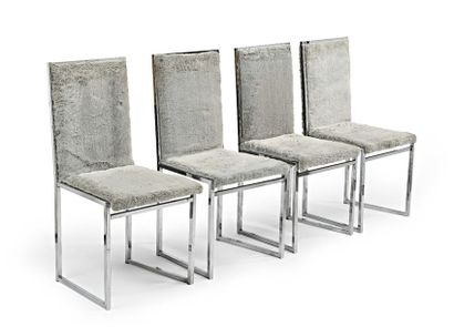 null 242 Suite de quatre chaises en métal chromé et garniture de fourrure synthétique...