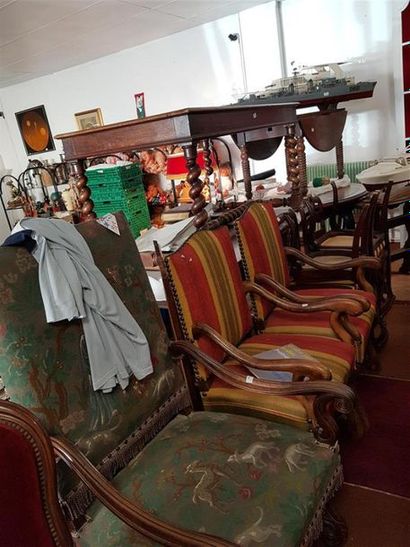 null Ensemble de meubles : table style Louis XIII, 6 chaises paillées, table à volet,...