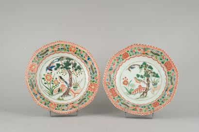 CHINE Pair of octagonal porcelain plates with polychrome decoration and enamels from...