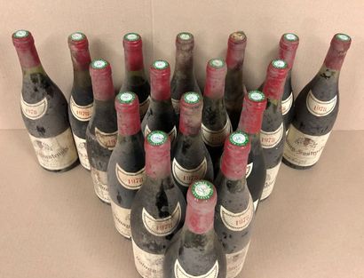 null 17 bouteilles VOLNAY 1er cru SANTENOTS -
Joseph MATROT 1978.
Étiquettes tachées....