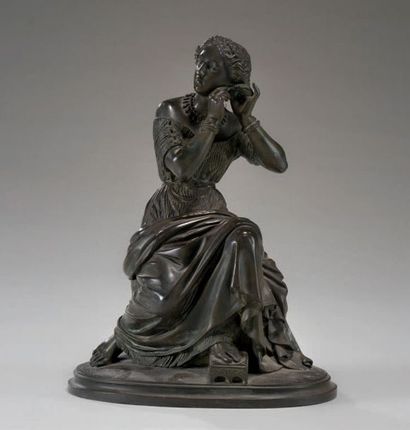 École Française du XIXe siècle Femme attachant sa boucle d'oreille
Épreuve en bronze.
Porte...