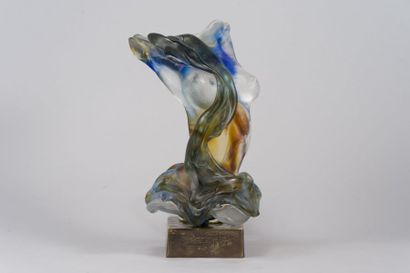 Yves LOHE (Né en 1947) «Buste en femme»
Sculpture éclairante en pâte en verre polychrome...