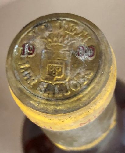 null 1 bouteille CHÂTEAU D'YQUEM - 1er Gc supérieur
Sauternes 1980.
Étiquette tachée,...