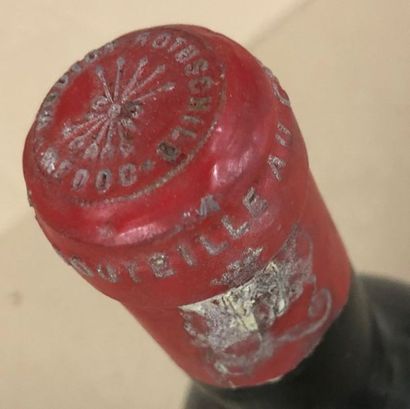null 1 bouteille CHÂTEAU MOUTON ROTHSCHILD
- 1er Gcc Pauillac 1955.
Étiquette tachée,...