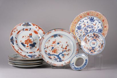CHINE(Compagnie des Indes) 
Set of eight porcelain dinner plates with polychrome...