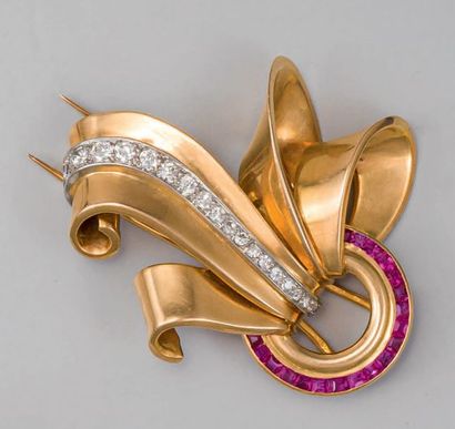 null Brooch in yellow gold (750/1000) set with 18 brilliant-cut diamonds (approx.
1.30...