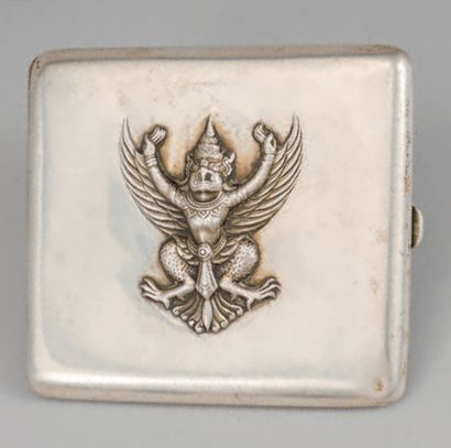 null Silver cigarette case with relief decoration of a deity.
Thailand.
Weight: 115...