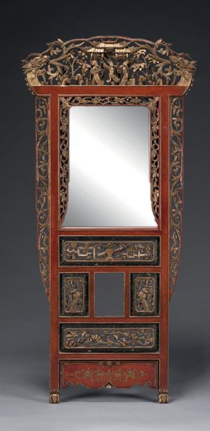 CHINE Rectangular mirror in red lacquered wood with polychrome and gold openwork...