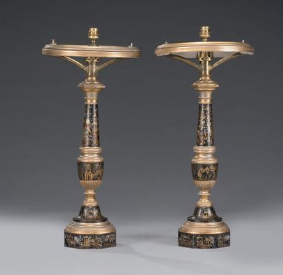 null Pair of carcel lamps in gilded and lacquered metal with Chinese landscapes on...