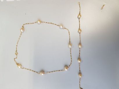 null Collier et bracelet en or jaune 750/1000 avec perles baroques.
Poids brut :...