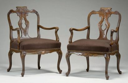 null Pair of moulded and sculpted oak armchairs, the backrest with openwork decoration...
