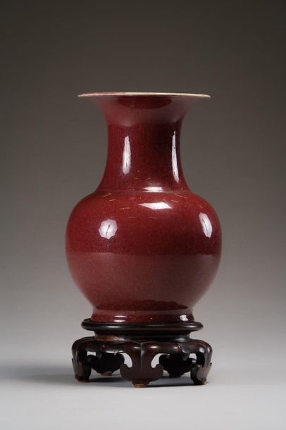 null CHINE : 
Vase en porcelaine « sang-de-boeuf »
Dynastie Qing, fin du XIXe, début...