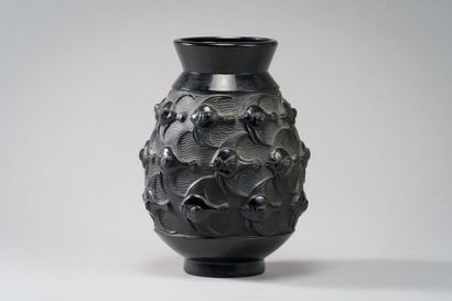 null Marisus-Ernest SABINO (1878-1961)
Vase de forme balustre en verre pressé moulé...