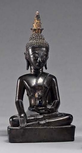 null Statuette of Buddha in bronze with brown patina.
Laos, end of the 19th century.
H.:...