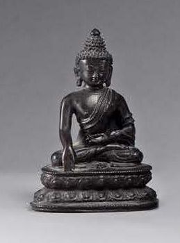 null Bronze Buddha statue with brown patina.
China, 20th century.
H.: 16.5 cm