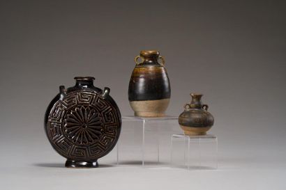 CHINE Brown glazed earthenware flask with light relief decoration of a flower in...