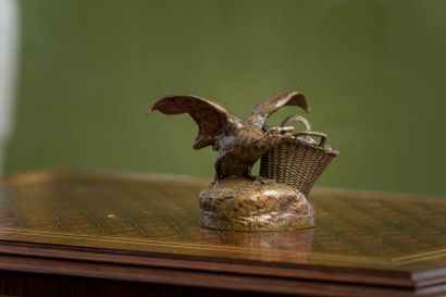 A. LEONARD (XIXe-XXe siècle) 
Oie au panier
Épreuve en bronze à patine naturelle,...