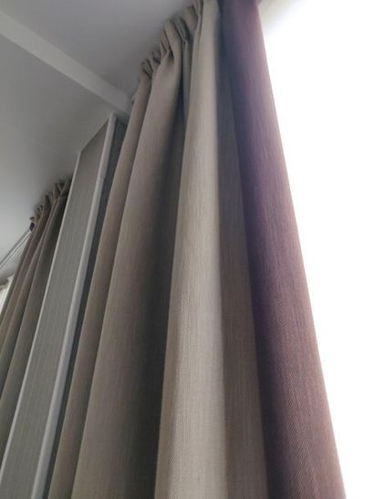 null A set of 6 pairs of beige and brown Novabresse curtains with pleats:
2 pairs...