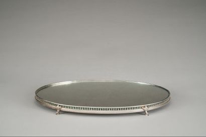 null Centrepiece in silver bronze with ice bottom resting on four small feet. L :...