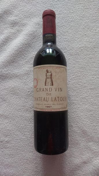null Une bouteille de GRAND CHATEAU LATOUR 1er GCC Pauillac 1967.