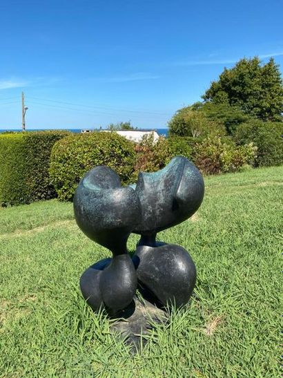 Joël ROUX (né en 1948) Couple
Sculpture en bronze.
H : 100 cm L : 80 cm P : 60 c...