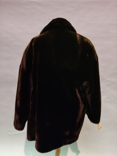 null *Anonymous 

7/8 in Brown Lustrous Sheepskin, shawl collar, single button placket,...